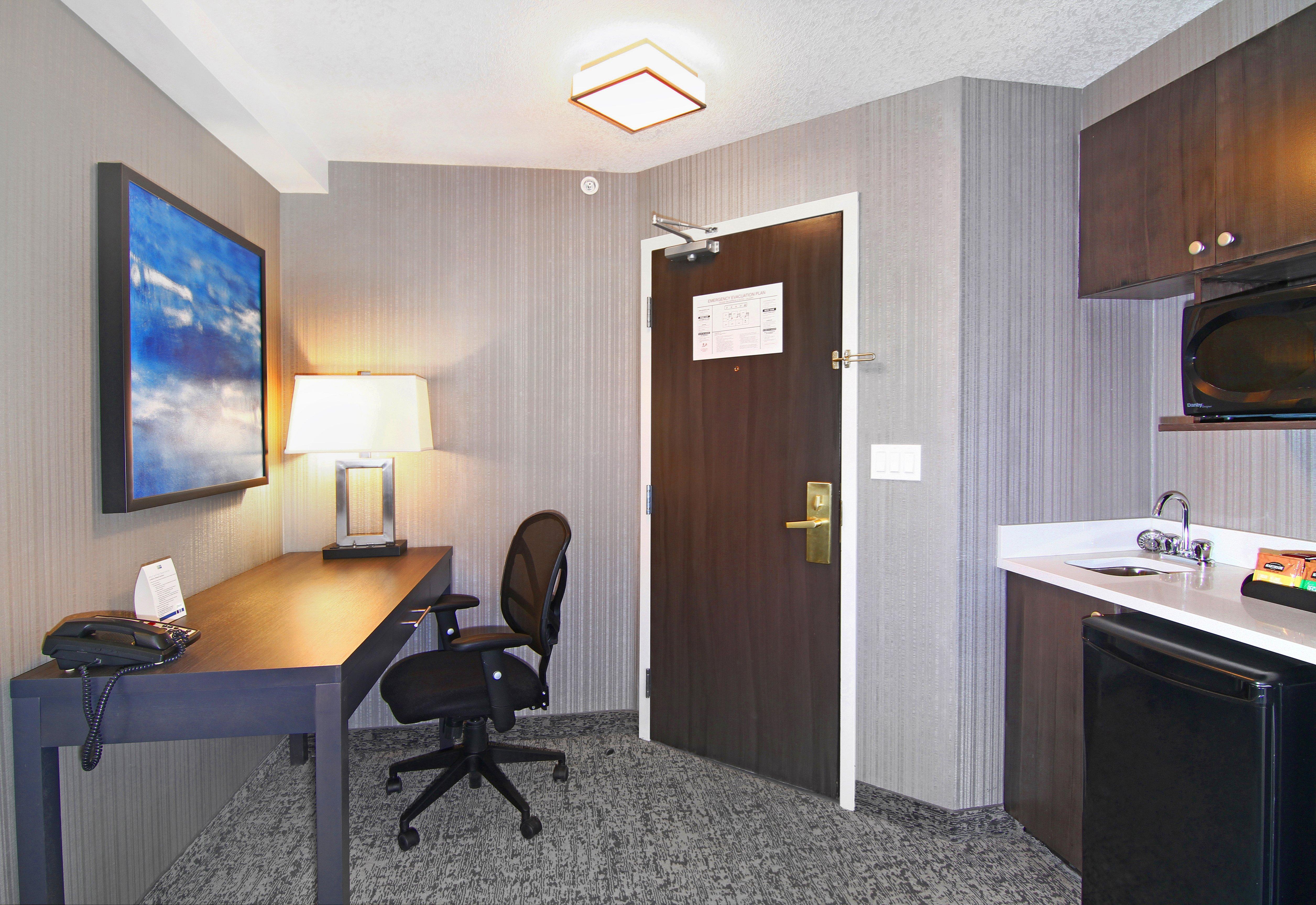 Holiday Inn Express And Suites Calgary By Ihg Eksteriør billede