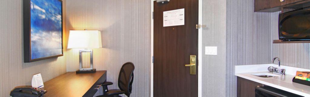 Holiday Inn Express And Suites Calgary By Ihg Eksteriør billede
