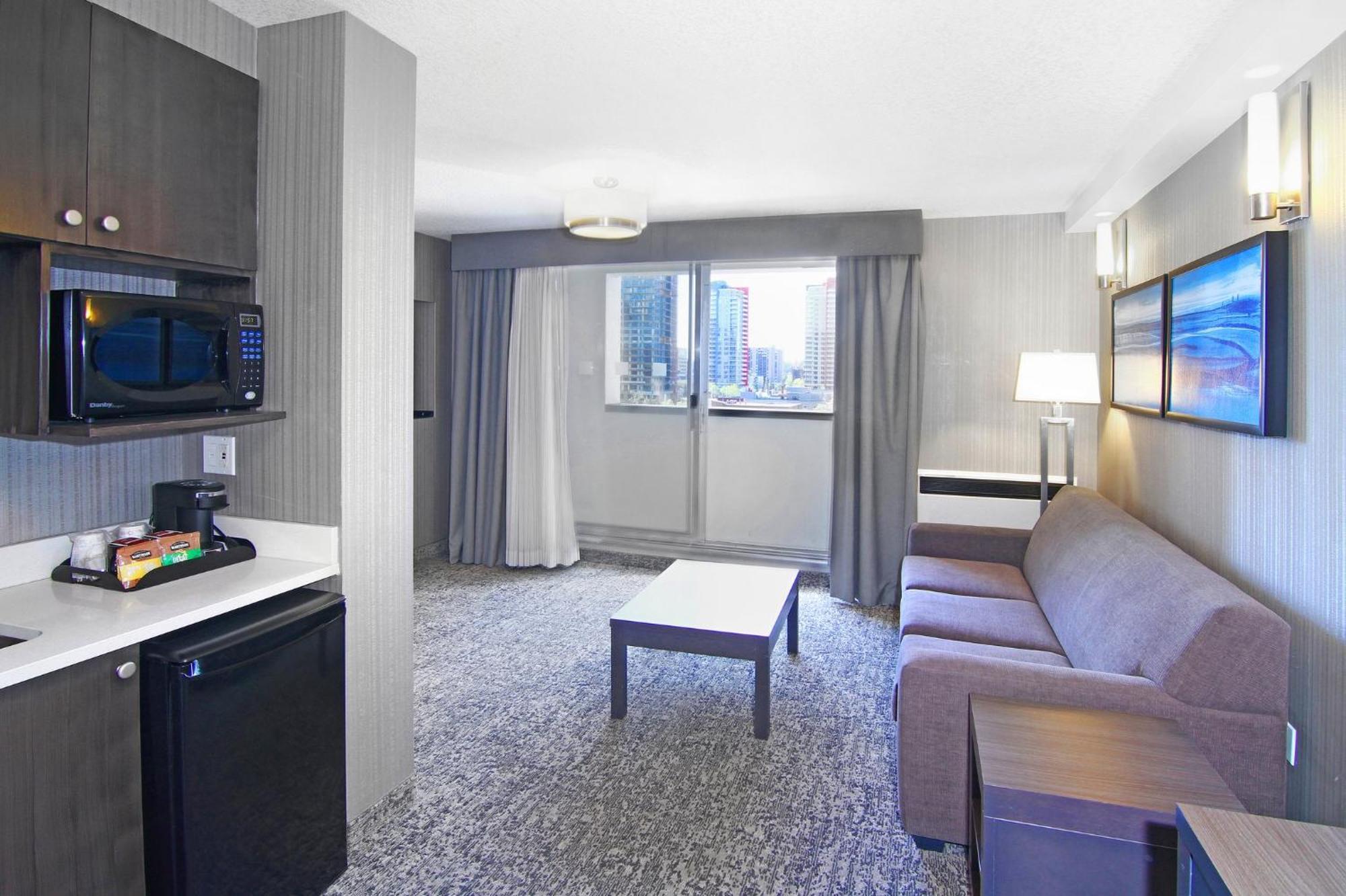 Holiday Inn Express And Suites Calgary By Ihg Eksteriør billede
