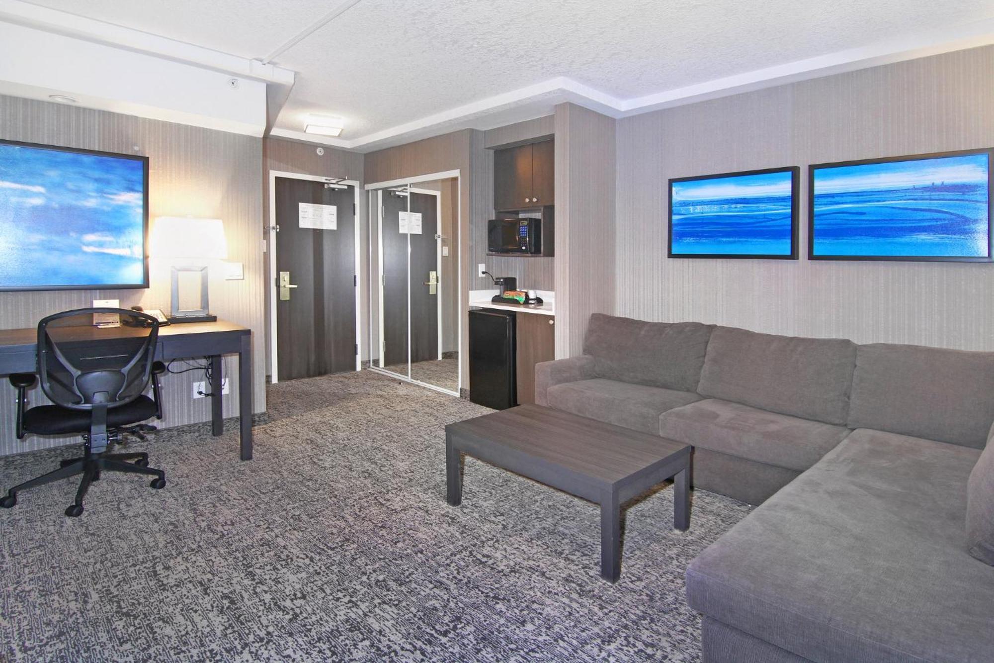 Holiday Inn Express And Suites Calgary By Ihg Eksteriør billede
