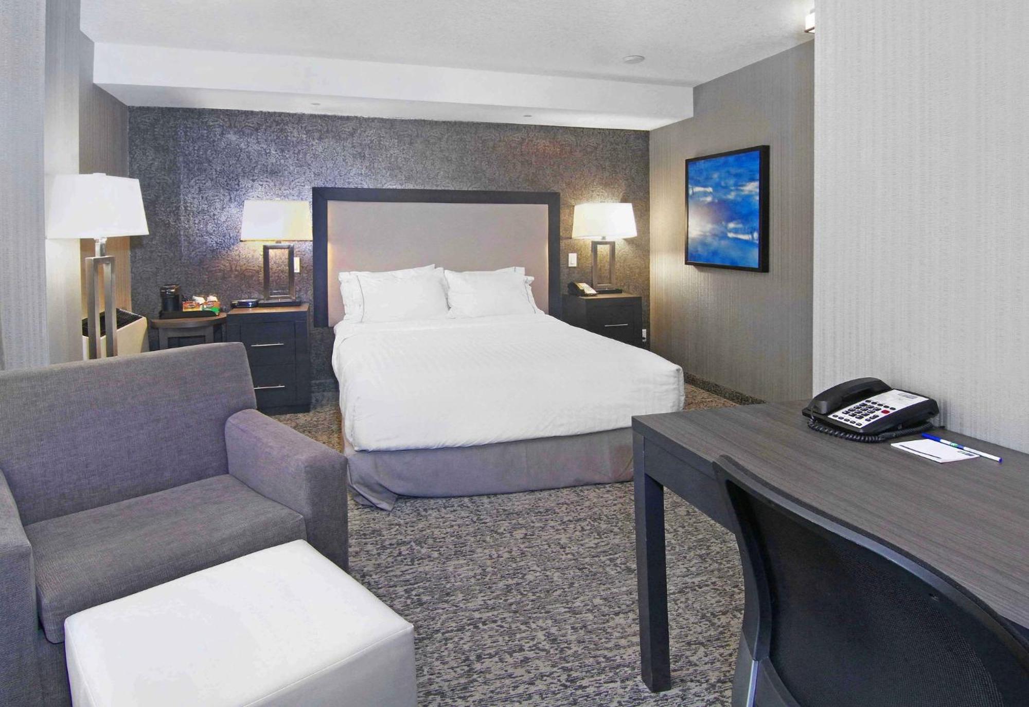 Holiday Inn Express And Suites Calgary By Ihg Eksteriør billede