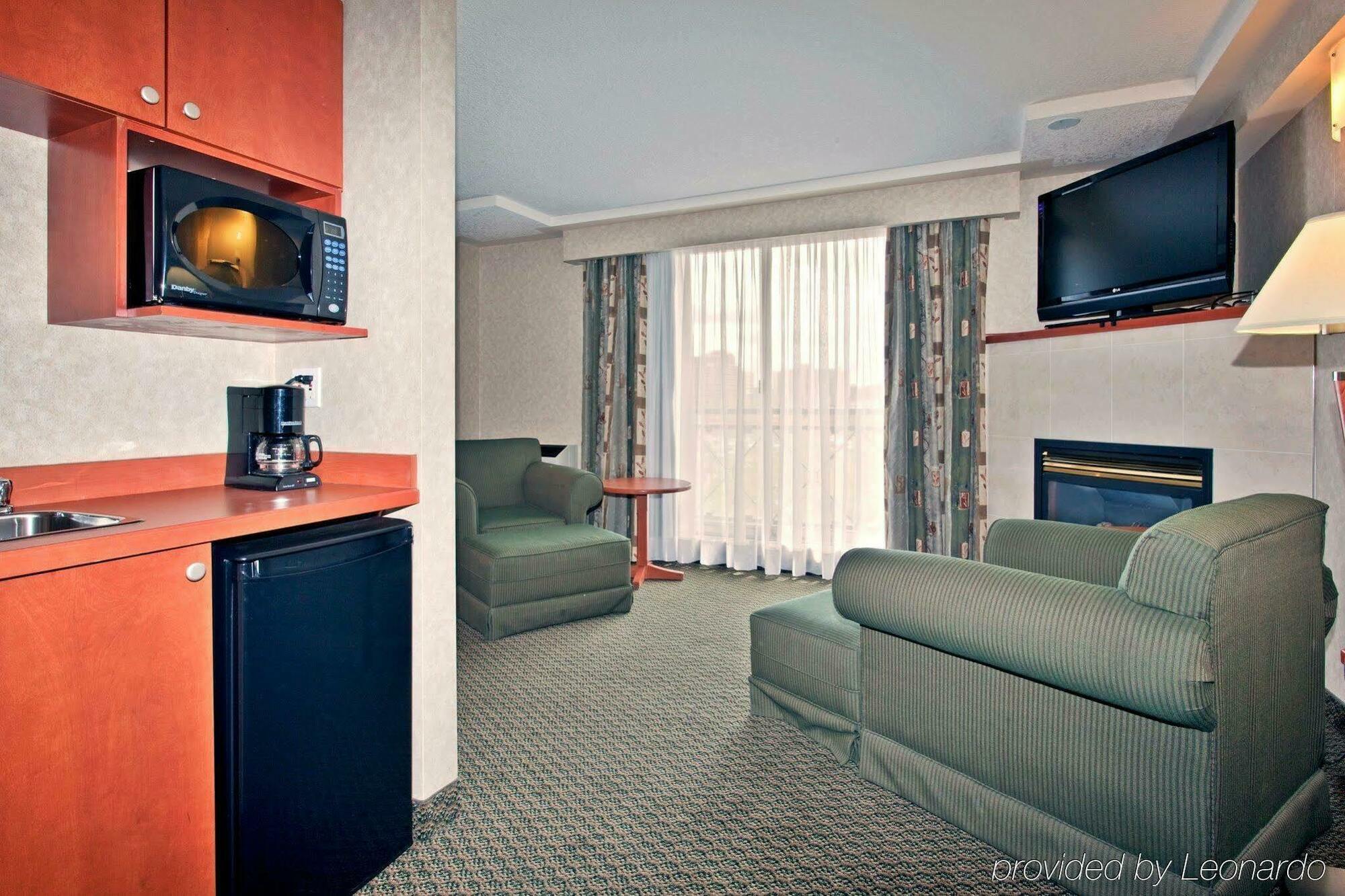 Holiday Inn Express And Suites Calgary By Ihg Eksteriør billede